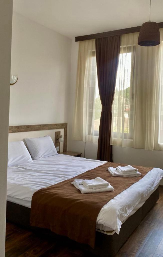 Hotel Бялата Къща à Kirkovo  Extérieur photo